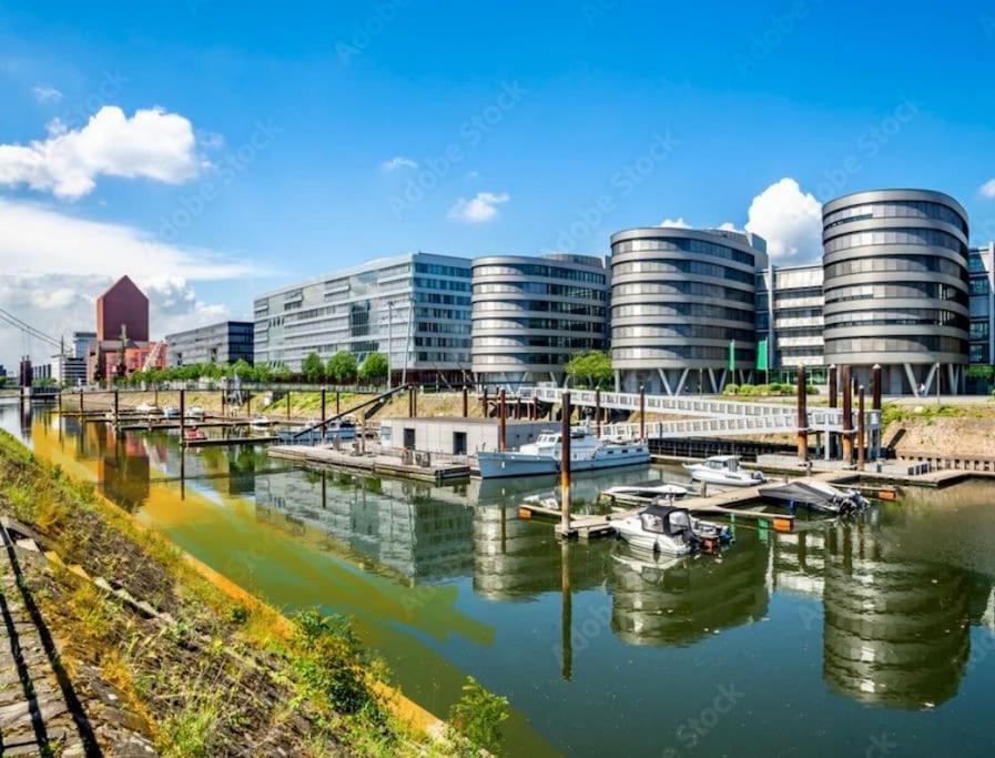 Onthepoint, Erdgeschoss, Abstellplatz Fuer Fahrraeder, City Und Innenhafen 5 Gehminuten!!! Duisburg Exterior photo